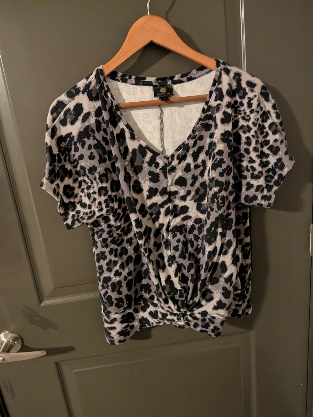 JM Collection Black & White Leopard-Print Twist-Front V-Neck Tee